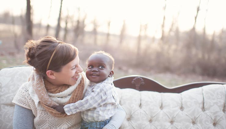 गोद लिए हुए बच्चों को आहत कर सकती है ये बातें, कभी ना जताए उन्हें