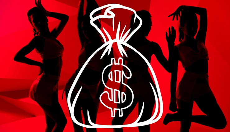 एडल्ट कंटेंट बनाने वाली युवती का अंजान फैन निकला उसी का पिता! देख रहा था अपनी बेटी के न्यूड फोटोज और वीडियो
