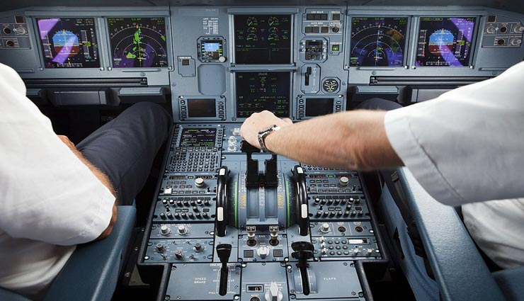 कोरोना की वजह से एक पायलट को बनना पड़ा फूड डिलीवरी बॉय, दिल दुखाने वाली खबर