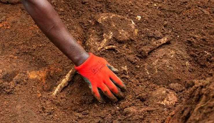 6000 bodies,horror,graves,burundi,weird news