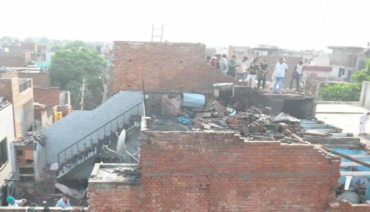 news,latest news,agra,uttar pradesh news,blast in illegal cracker factory