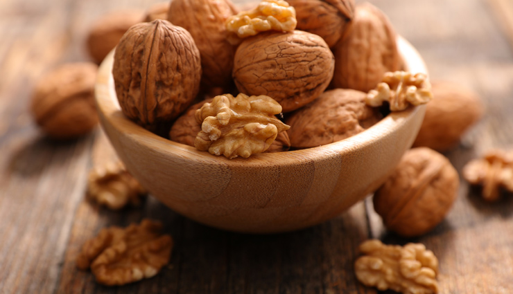 Avocados,walnuts,vegetables,water,Chocolate,food to fight aging,aging on skin,skin care tips,beauty tips