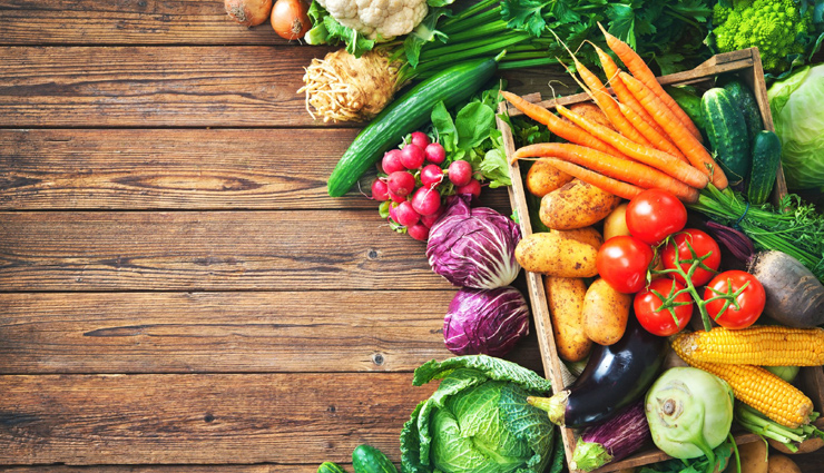 Avocados,walnuts,vegetables,water,Chocolate,food to fight aging,aging on skin,skin care tips,beauty tips