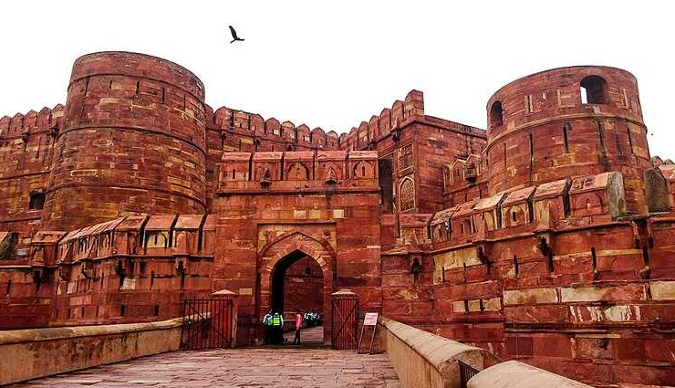 agra,places to visit in agra,tourist destinations in agra,historical places in agra