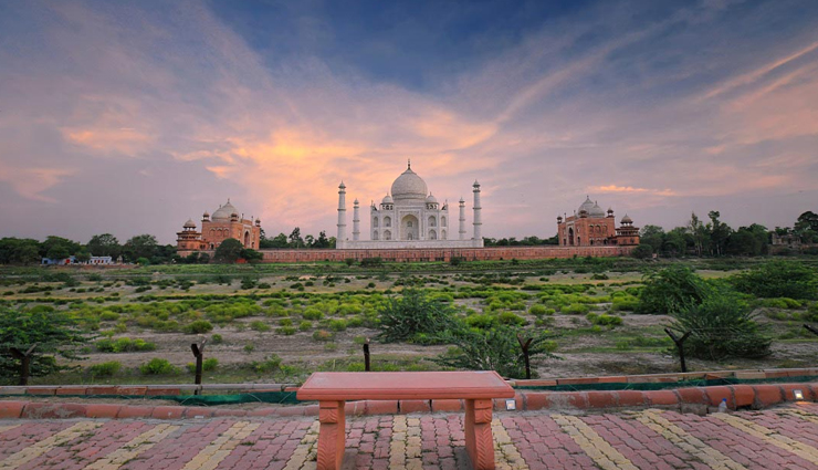 agra,places in agra,tourist attraction in agra,taj mahal,agra fort,fatehpur sikri,mehtab bagh,ud-daulah,sikandara fort