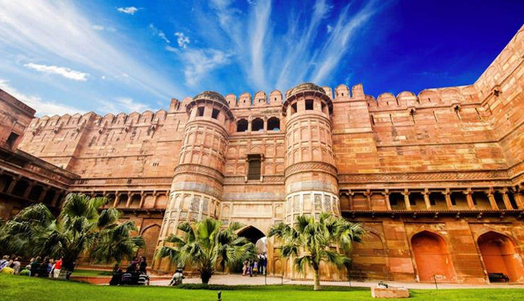 best places to visit in agra,top tourist spots in agra,must-visit places in agra uttar pradesh,agra tourist attractions,historical monuments in agra,places to visit near taj mahal,famous mughal architecture in agra,agra fort sound and light show,fatehpur sikri attractions,best mughlai restaurants in agra