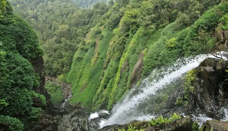 hill stations near bangalore,weekend getaways from bangalore,bangalore nearby hills,best hill stations south india,bangalore travel guide,bangalore weekend trips,nature escapes bangalore,bangalore hill station itinerary,bangalore tourist spots,travel from bangalore