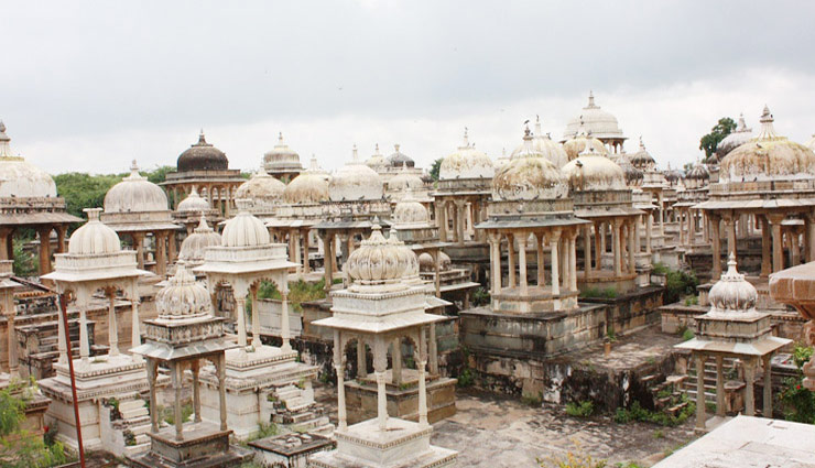 udaipur,rajasthan,udaipur tourist places,udaipur tourism,rajasthan tourism,places to visit in udaipur,saheliyon ki bari,sahastra bahu temple,eklingji temple,ahar cenotaphs,dhebar lake,travel,tourism,tourist places in rajasthan,travel guide,travel tips