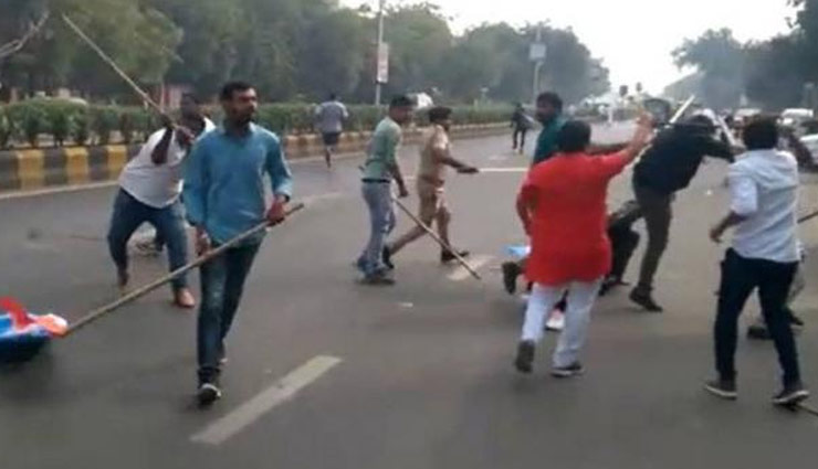 JNU के बाद अहमदाबाद में ABVP-NSUI कार्यकर्ताओं में मारपीट, कई लोग घायल 
