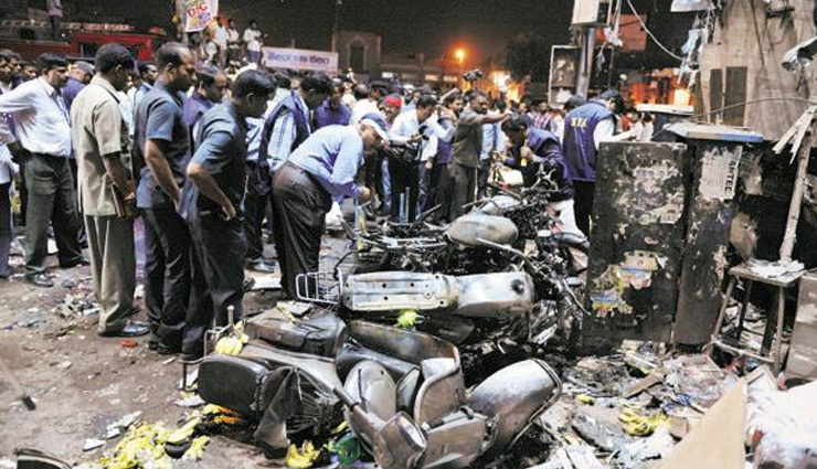 Ahmedabad blast: दिल्ली से बम लगाने गए थे इंडियन मुजाहिद्दीन के 12 आतंकी, जानिए सीरियल ब्लास्ट की पूरी कहानी