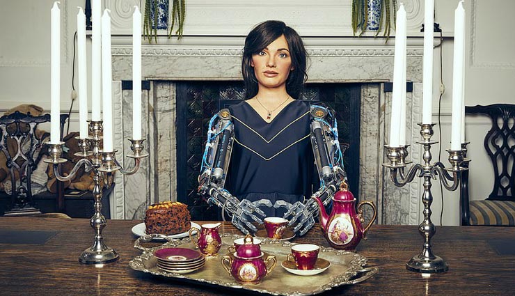 ai da,worlds first humanoid robot,draw people,first robotic art exhibition,weird story,weird news ,रोबोट,रोबोट द्वारा बनाई गई पेंटिंग