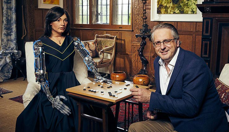 ai da,worlds first humanoid robot,draw people,first robotic art exhibition,weird story,weird news