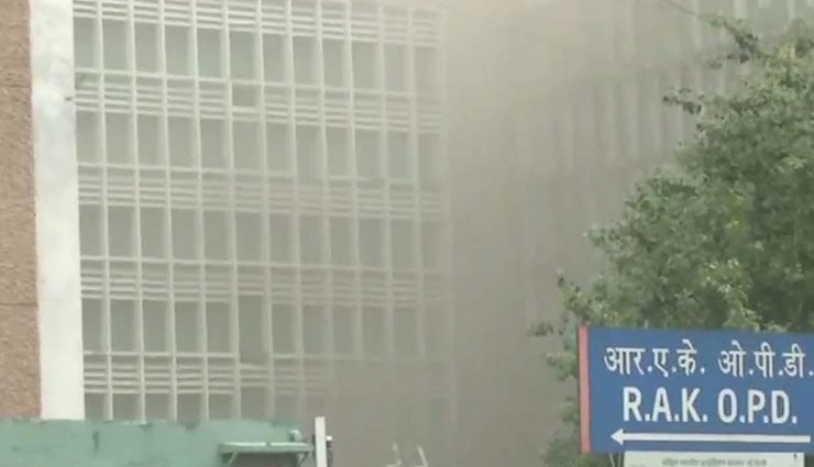 दिल्ली: AIIMS की दूसरी मंजिल पर लगी भीषण आग, फायर ब्रिगेड की 22 गाड़ियां मौके पर मौजूद 