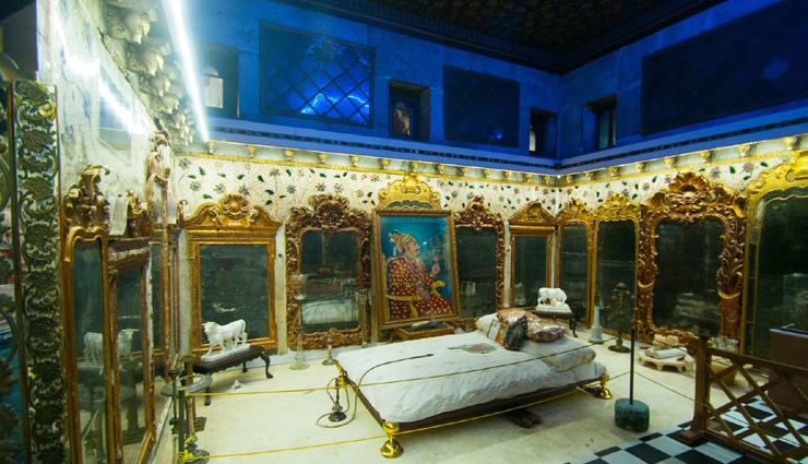 historical places in gujarat,must-visit places in gujarat,dwarkadhish temple,laxmi vilas palace,modhera sun temple,rani ki vav,dholavira heritage site,prag mahal bhuj,aina mahal bhuj,sabarmati ashram,champaner-pavagadh archaeological park,kirti temple porbandar