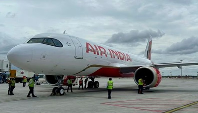 एयर इंडिया ने रद्द की ढाका के लिए उड़ान; इंडिगो, विस्तारा ने भी दिन भर के लिए अपनी सेवाएं रोकीं
