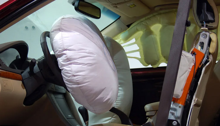 आपकी सुरक्षा के लिए सरकार हुई सचेत, अब कार में फ्रंट सीट पैसेंजर्स के लिए जरूरी होगा एयरबैग!