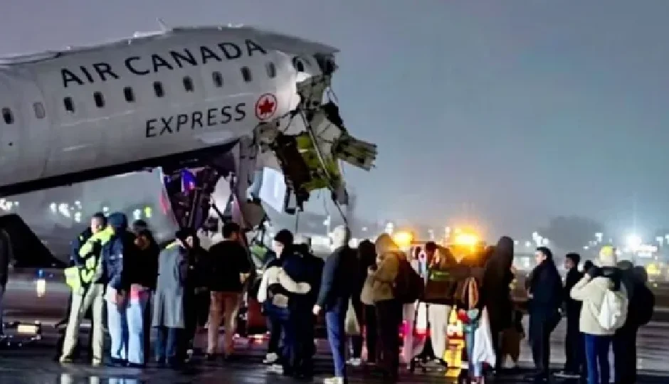 न्यूयॉर्क के ला गार्डिया एयरपोर्ट पर बड़ा हादसा, फायर ट्रक से टकराया Air Canada Express विमान; कई घायल