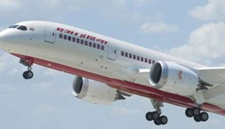 Air India : उड़ान के दौरान पायलट कर रहा था एयर होस्टेस से छेड़छाड़, केस दर्ज