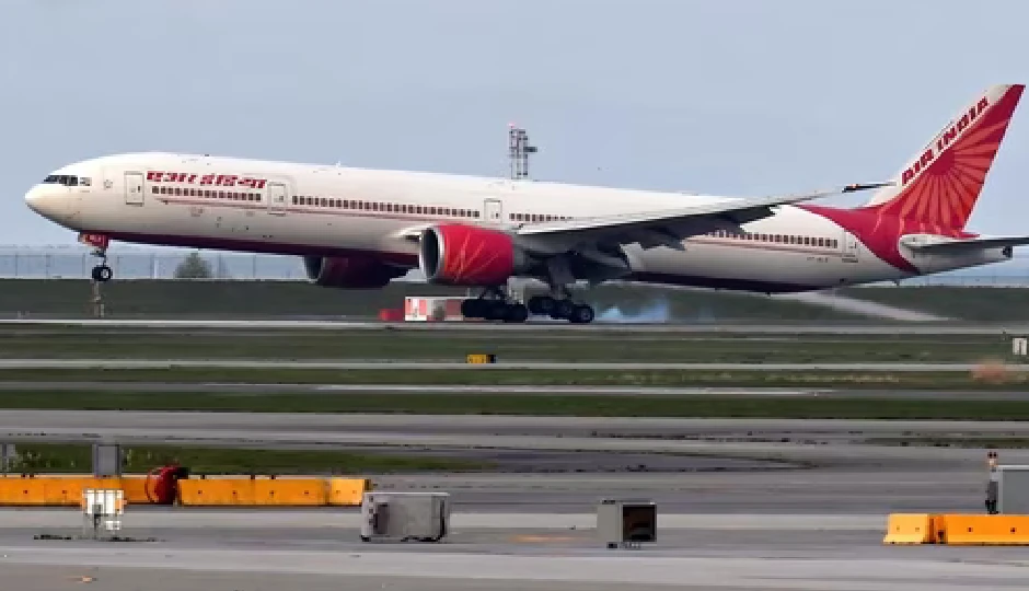 Air India की फ्लाइट में तकनीकी गड़बड़ी से मचा हड़कंप, हवा में अचानक सक्रिय हुई इमरजेंसी टरबाइन, सुरक्षित लैंडिंग