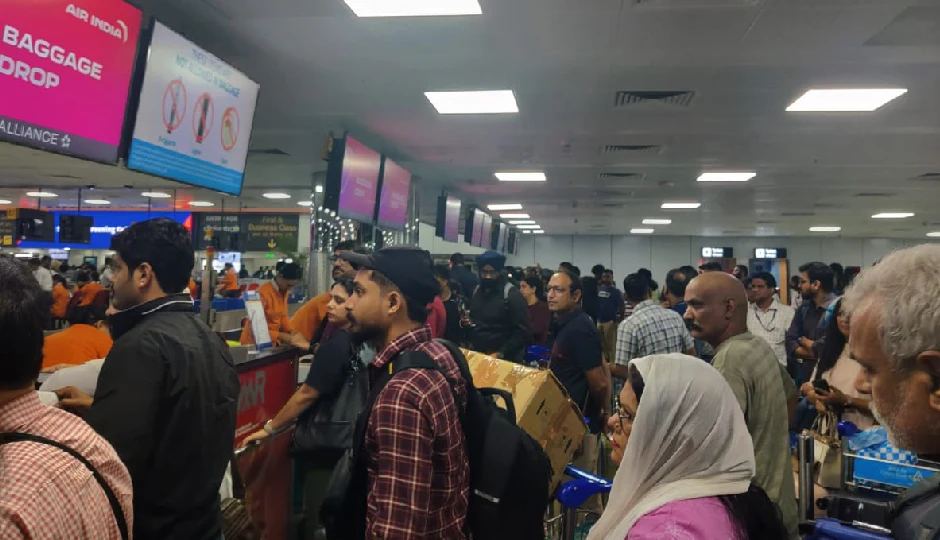 एअर इंडिया का सर्वर देशभर में ठप, दिल्ली एयरपोर्ट पर लंबी कतारें; मैनुअल चेक-इन से यात्रियों की परेशानी बढ़ी