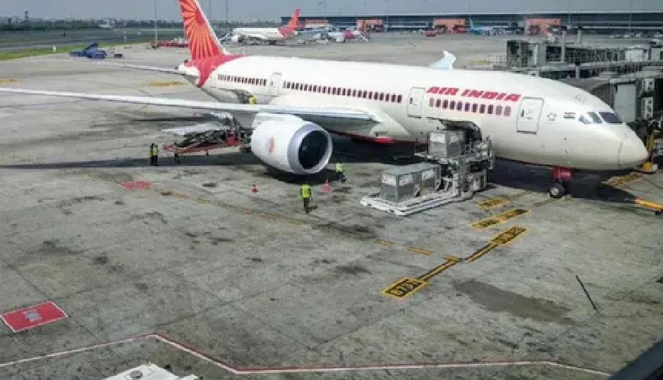 एअर इंडिया ने ईरान पर हमले के बाद मिडिल ईस्ट की सभी उड़ानों को किया निलंबित, यात्रियों के लिए एडवाइजरी जारी