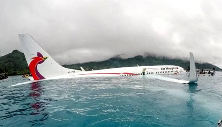 boeing 737,ploughing,sea,pilot,error,blamed,weird news,weird story,omg,omg news