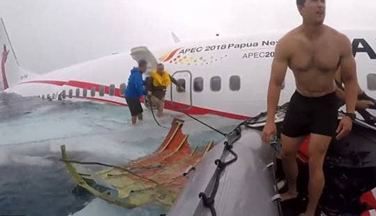 boeing 737,ploughing,sea,pilot,error,blamed,weird news,weird story,omg,omg news