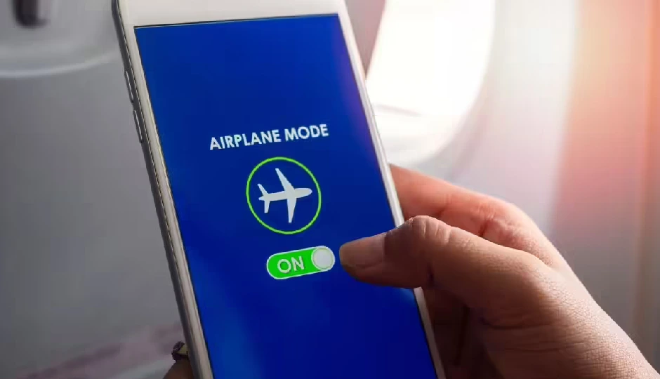 फोन में फ्लाइट मोड के हैं कई फायदे, जिन्हें आप शायद जानते नहीं होंगे