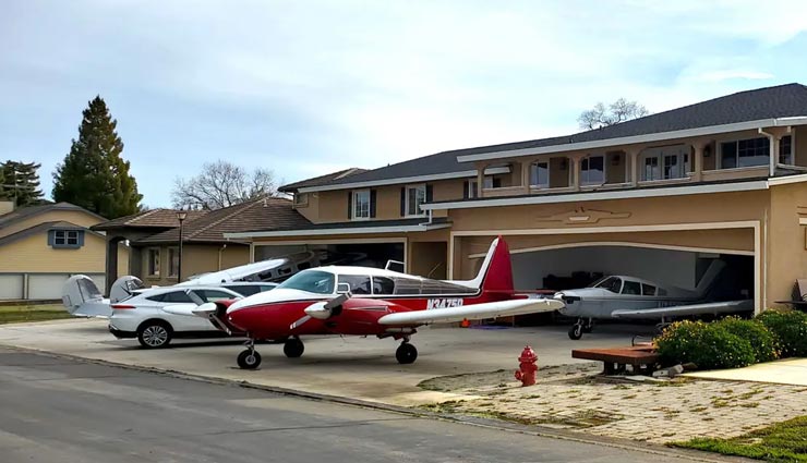 weird news,weird place,california,airplanes in parking