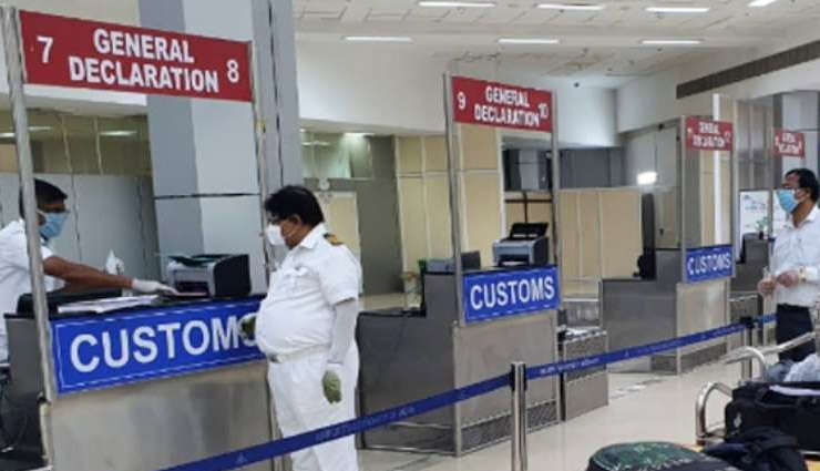 Omicron in India: 'जोखिम वाले' देशों से महाराष्ट्र लौटे 6 यात्री निकले कोरोना पॉजिटिव, जीनोम सीक्वेंसिंग के लिए पुणे भेजे गए सैंपल