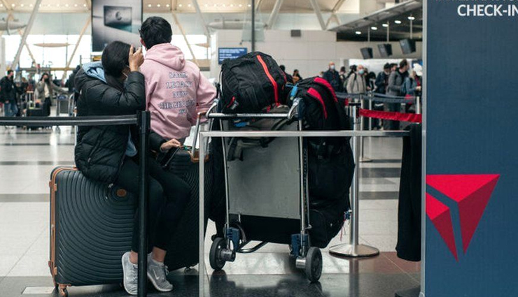 5 Places on Airport You May Want To Avoid Touching