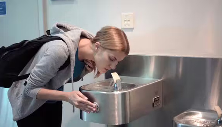 places on airport,places on airport to avoid touching