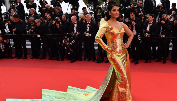 कांस 2019: 17वीं बार ऐश्वर्या राय बच्चन ने बिखेरा खूबसूरती का जलवा