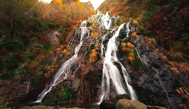 spain breathtaking waterfalls,discovering majestic waterfalls in spain,exploring spain stunning cascades,unveiling the beauty of spanish waterfalls,best waterfalls to visit in spain,spain most impressive waterfall destinations,captivating spanish waterfall wonders,a guide to remarkable waterfalls in spain,experiencing the magic of spain waterfalls,must-see waterfalls in beautiful spain