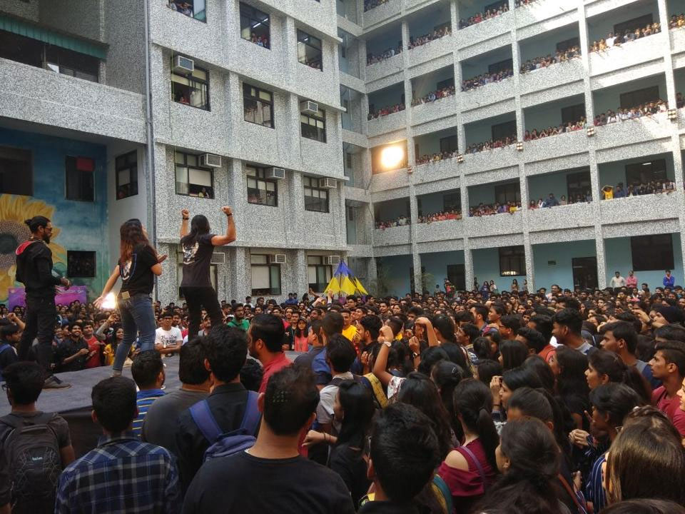 aiyaary,sidharth malhotra,rakul preet,amid college,entertainment,gossips,bollywood