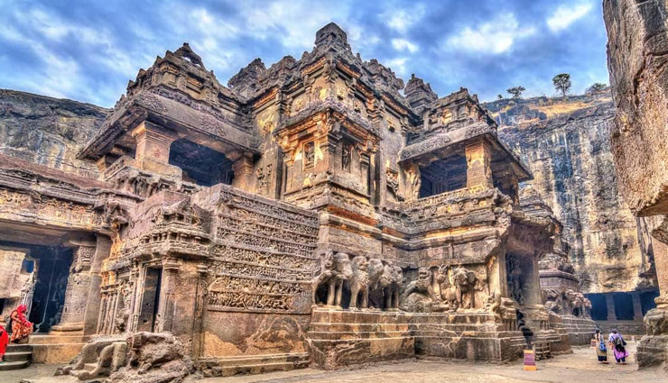 ajanta-ellora caves,travel,tourism,holidays,famous tourist spot  ajanta-ellora caves