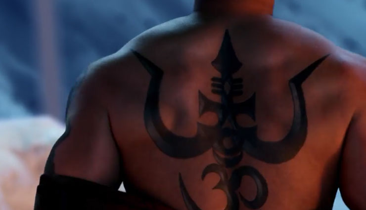 bollywood men with hottest back,fit back of bollywood stars,back cuts of bollywood stars,aamir khan,tiger shroff,varun dhawan,ranveer singh,Salman Khan,Hrithik Roshan,john abraham,Shah Rukh Khan,ajay devgan,Akshay Kumar