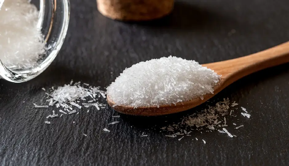क्या अजीनो मोटो वास्तव में सेहत के लिए नुकसानदायक है? जानिए कितना सेवन माना जाता है सुरक्षित और कब बढ़ता है जोखिम