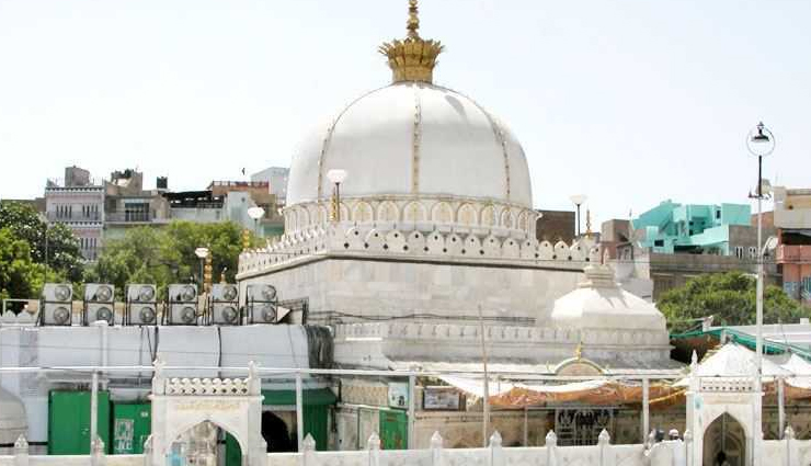 ajmer,rajasthan,places to visit in ajmer,tourist attractions in ajmer,ajmer sharif dargah,shrine of saint,adhai din ka jhonpra,incredible lal mandir aka soniji ki nasiyan,sai temple,taragarh fort or ajmer fort