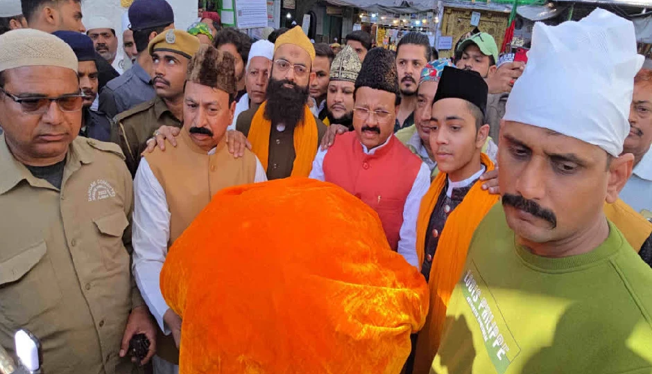 ख्वाजा गरीब नवाज के उर्स पर रक्षा मंत्री राजनाथ सिंह की चादर पेश, पढ़ा गया देश के नाम संदेश