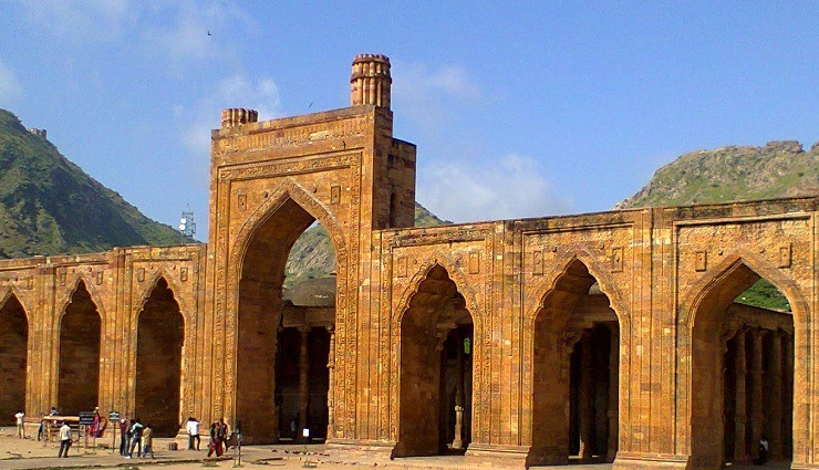 ajmer,tourist spots in ajmer,places to visit in ajmer,ajmer dargah sharif,ana sagar lake,dhai din ka jhopra,akbars palace & museum,nasiyan jain temple,victoria jubilee clock tower