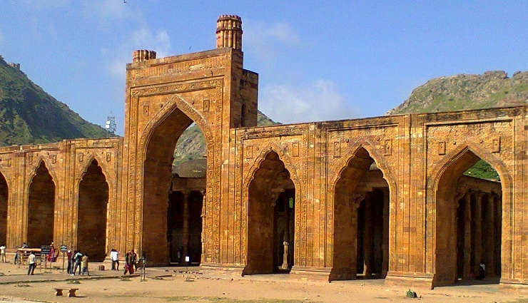 ajmer,rajasthan,places to visit in ajmer,tourist attractions in ajmer,ajmer sharif dargah,shrine of saint,adhai din ka jhonpra,incredible lal mandir aka soniji ki nasiyan,sai temple,taragarh fort or ajmer fort