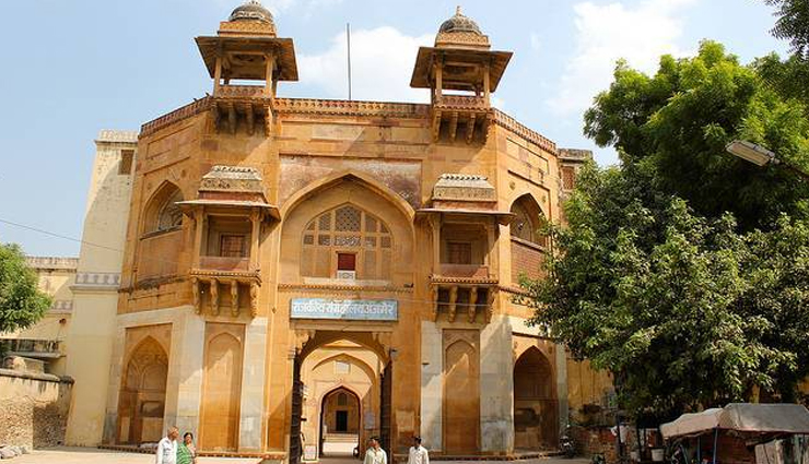 ajmer,tourist spots in ajmer,places to visit in ajmer,ajmer dargah sharif,ana sagar lake,dhai din ka jhopra,akbars palace & museum,nasiyan jain temple,victoria jubilee clock tower