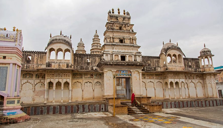 ajmer,rajasthan,places to visit in ajmer,nasiyan jain temple,dargah shariff,akbars palace and museum,adhai-din ka jhonpra mosque,rangji temple,birla city water park