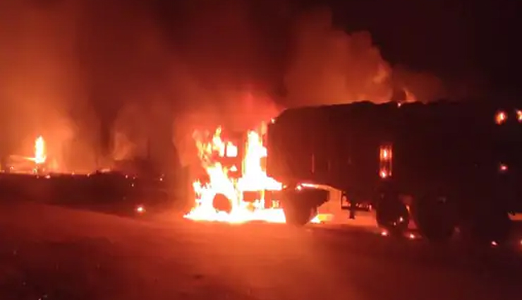अजमेर: गैस टैंकर-ट्रेलर की भीषण टक्कर, 3 लोग जिंदा जले, धमाके से आग की चपेट में आए 10 मकान और 2 ट्रक