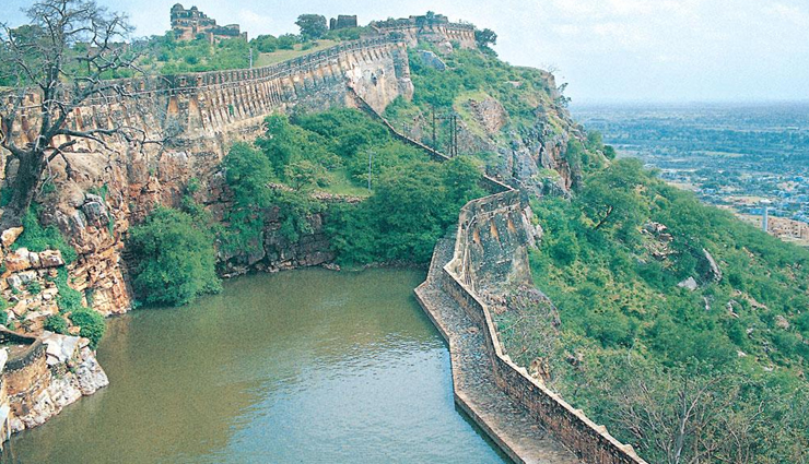 अरावली पर्वतमाला से घिरा हुआ शहर है अजमेर, यहां की इन जगहों पर लें घूमने का मजा