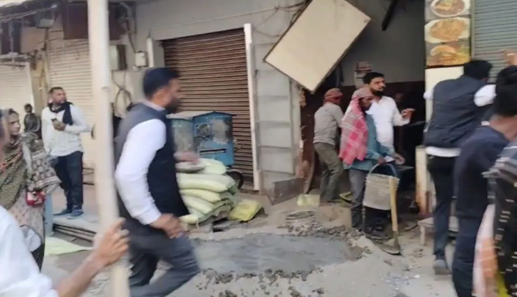 lawyers turned violent during ajmer bandh,vandalised malls and shops,have a look at the pictures