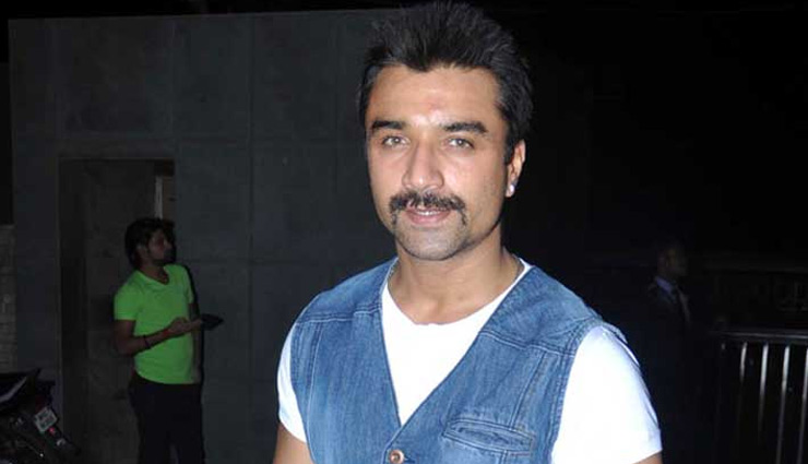 zubair abuses arshi,bigg boss 11 news,bigg boss 11 gossip. ajaz khan,Salman Khan,arshi,zubair khan