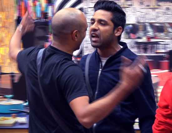 Bigg Boss 11- Puneesh Gets Violent With Akash, Throws Food and Slipper