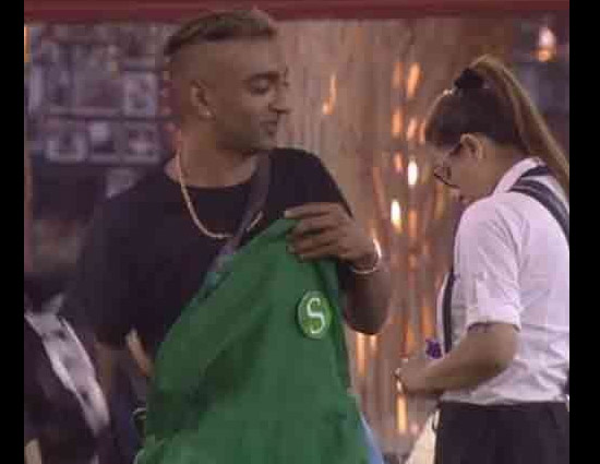 Bigg Boss 11- Akash Stripped off His Pants in Front of Other Housemates